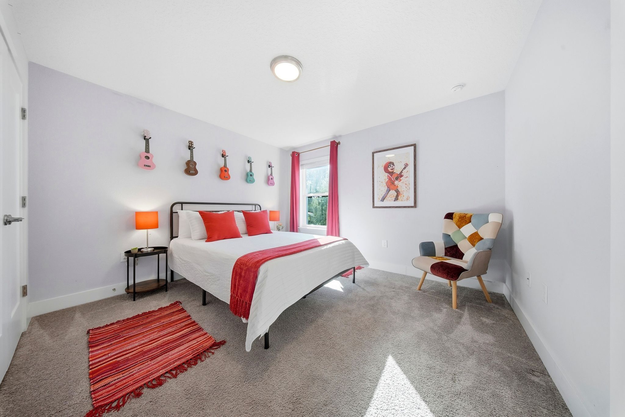 4 bedrooms, desk, iron/ironing board, travel cot