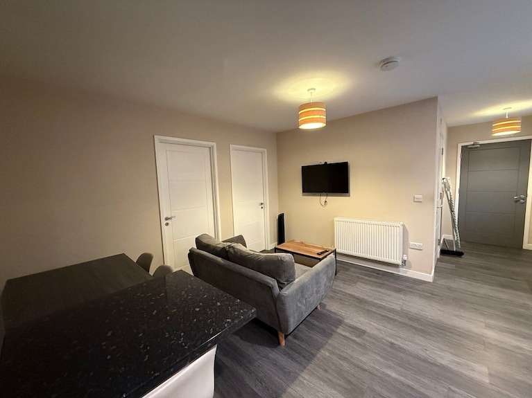 Modern Egham Retreat Prime Location - Staines-upon-Thames