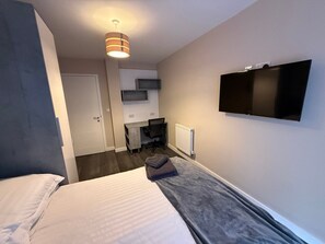2 chambres, bureau, fer et planche à repasser, accès Internet