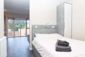 1 bedroom, desk, iron/ironing board, internet - Comfortable Egham Retreat for two (London)