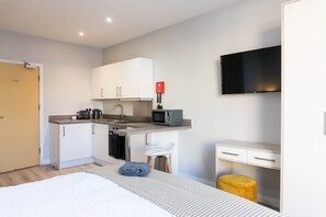 1 bedroom, iron/ironing board, Internet, bed sheets