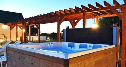 Comfortable holiday homes, pool, jacuzzi, sauna
