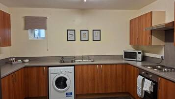 Fridge, microwave, oven, coffee/tea maker