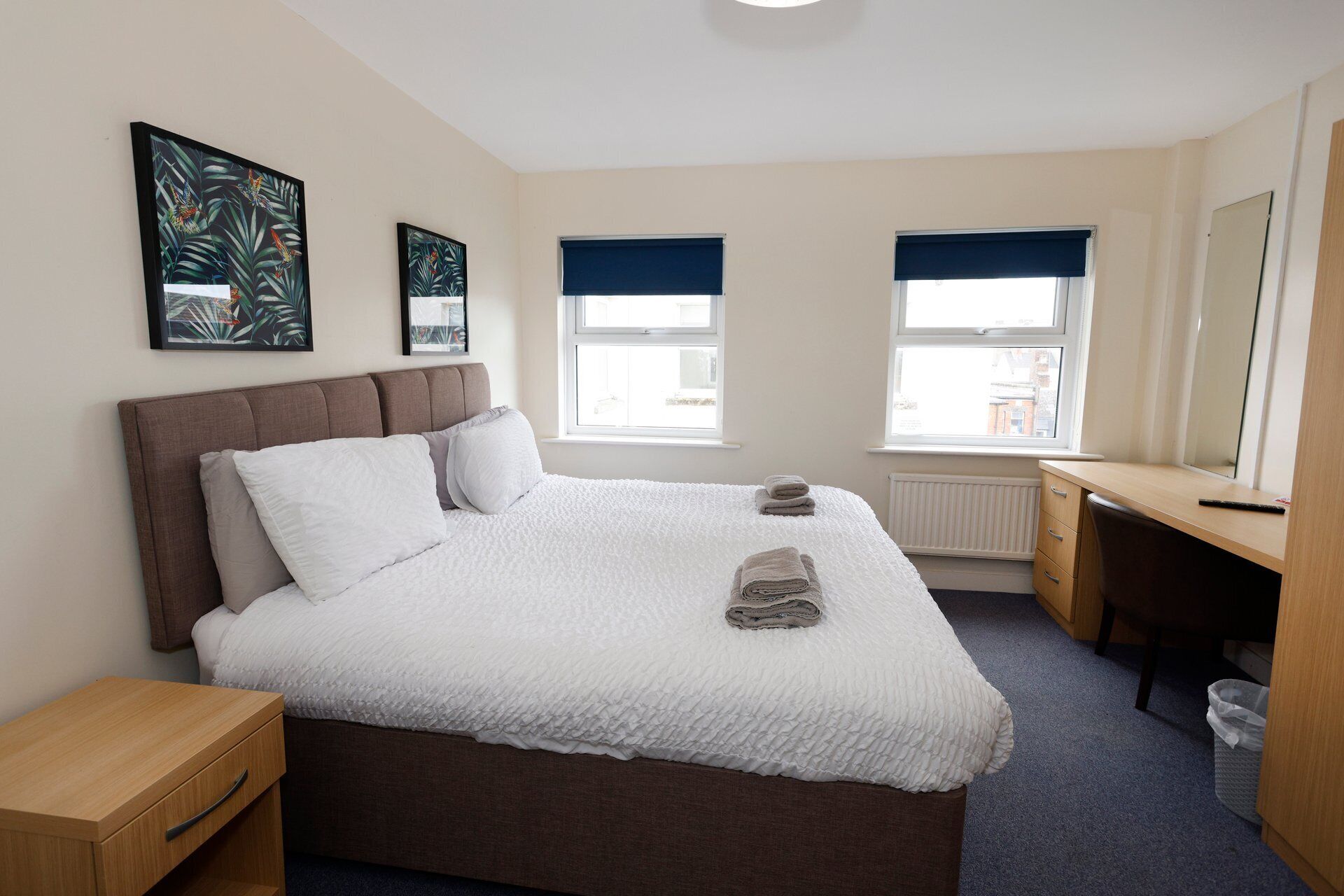 5 bedrooms, internet, bed sheets