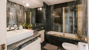 Nicht klassifiziertes Bild, 2 von 11, Schaltfläche