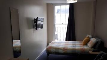 Iron/ironing board, internet, bed sheets