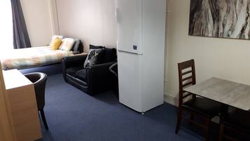 Iron/ironing board, internet, bed sheets