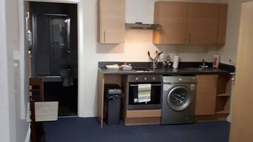 Fridge, microwave, oven, coffee/tea maker