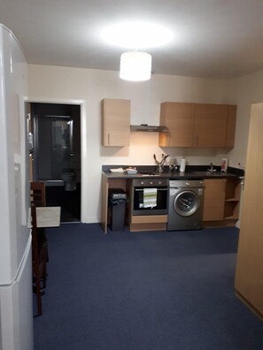Fridge, microwave, oven, coffee/tea maker - Chic Studio in Cheltenham (Cheltenham)