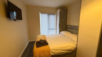 1 bedroom, desk, iron/ironing board, Internet