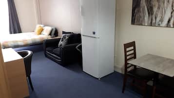 Iron/ironing board, internet, bed sheets