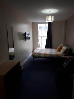 Iron/ironing board, Internet, bed sheets - Chic Studio in Cheltenham (Cheltenham)