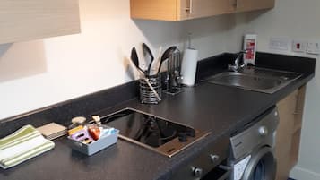 Fridge, microwave, oven, coffee/tea maker