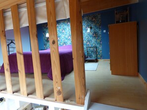 2 chambres, fer et planche à repasser, draps fournis