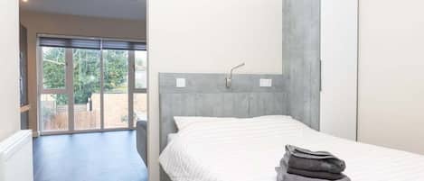 1 غرفة نوم ومكتب ومكواة/لوح كي وخدمة الإنترنت