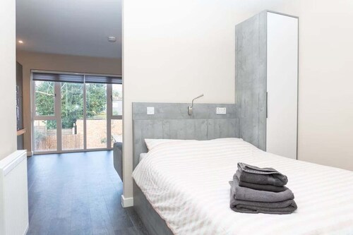 Elegant studio with Windsor Nearby