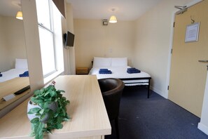 6 bedrooms, internet, bed sheets - Serene Stay in Cheltenham (Cheltenham)