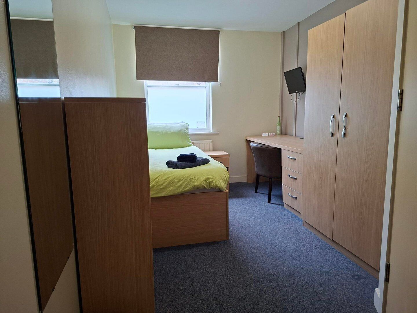 6 bedrooms, internet, bed sheets