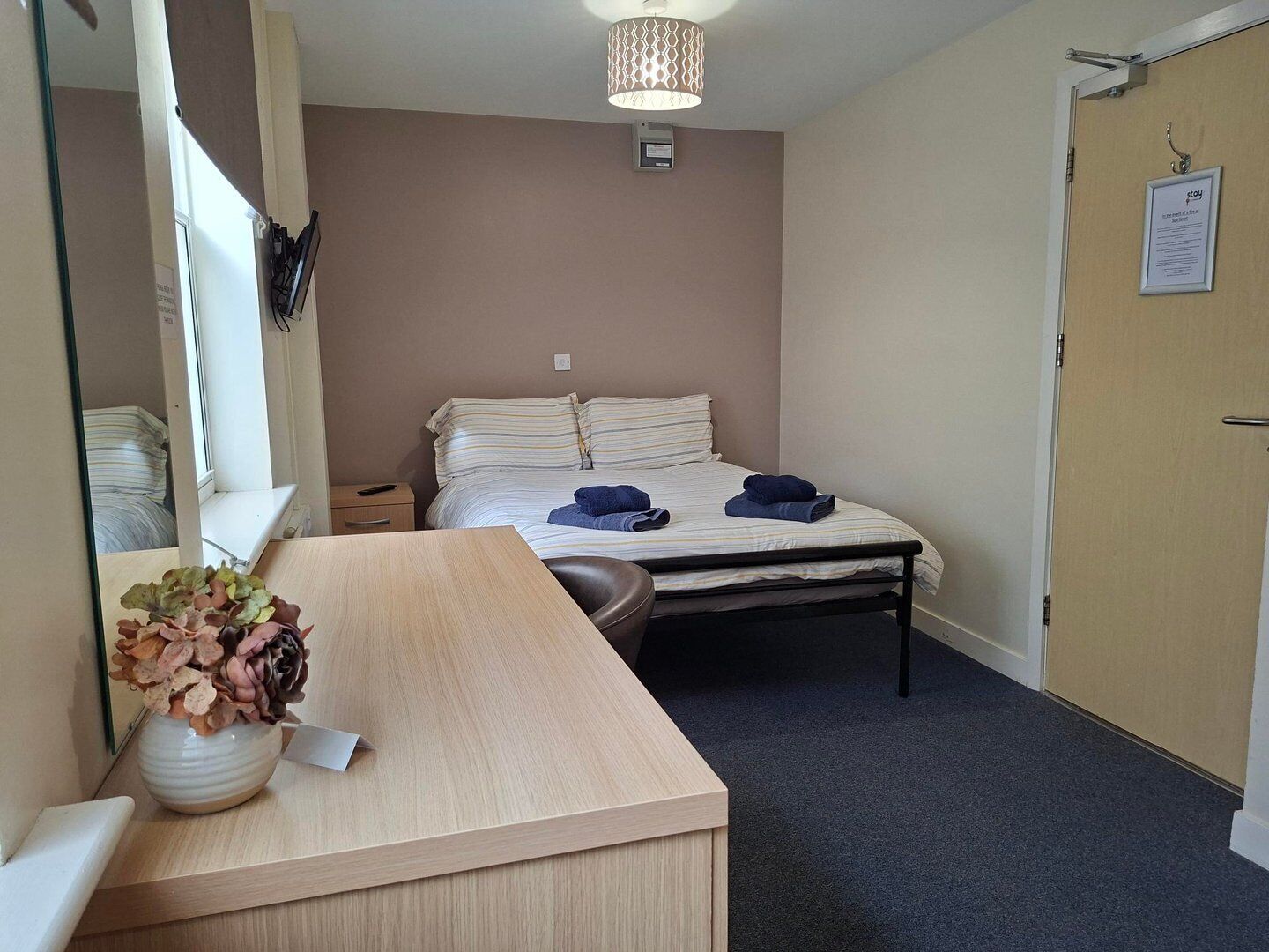 6 bedrooms, internet, bed sheets