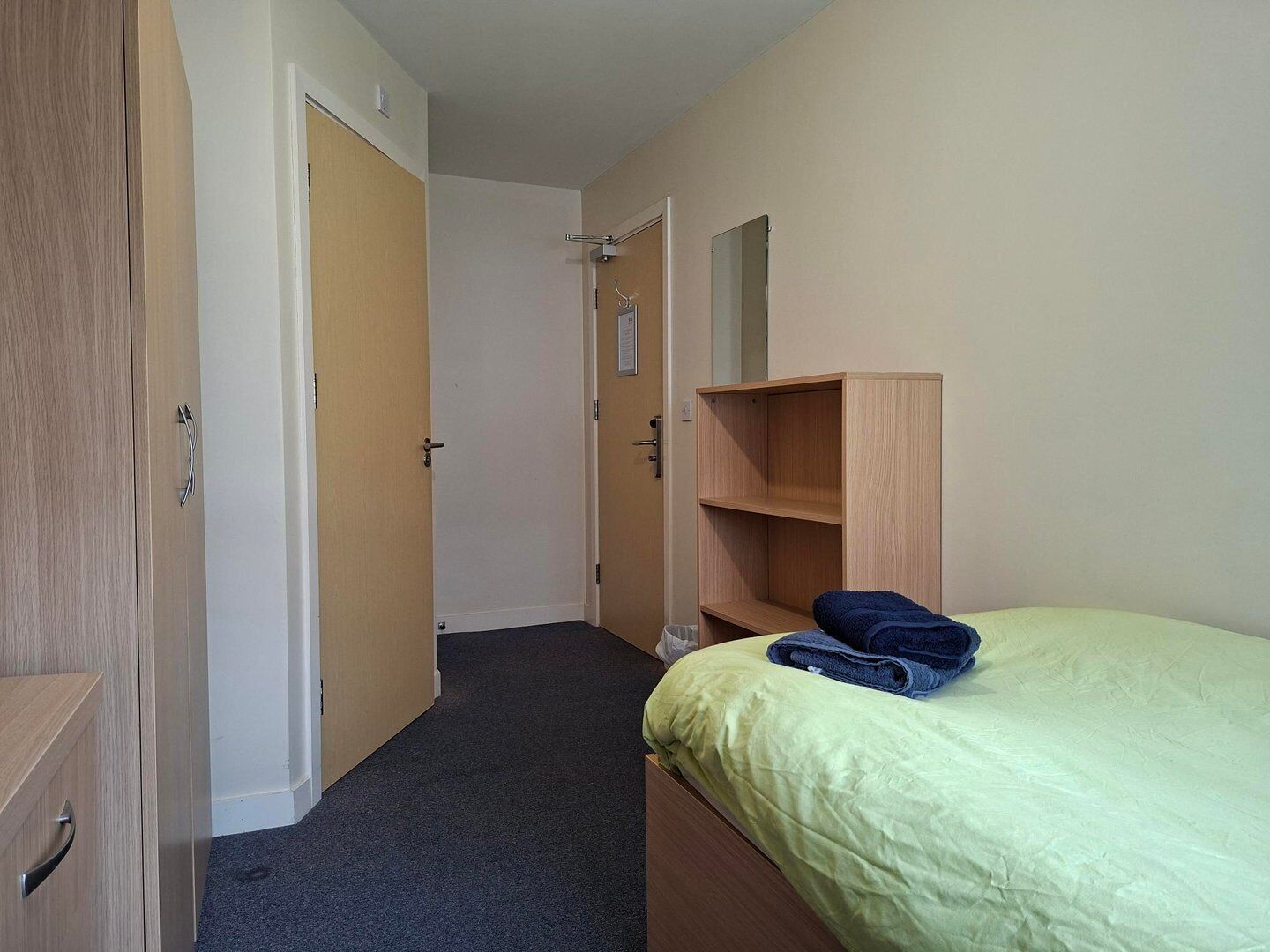 6 bedrooms, internet, bed sheets