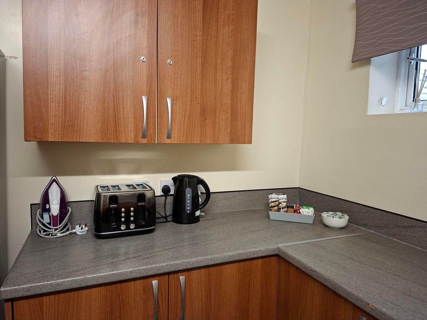 Fridge, microwave, oven, coffee/tea maker