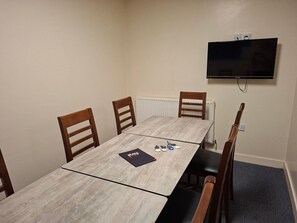 Dining - Relaxing Retreat in Cheltenham (Cheltenham)