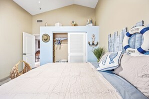 4 bedrooms, desk, iron/ironing board, free WiFi - SANCTUARY IN THE SUN, 
great location to go or stay (Mesa)