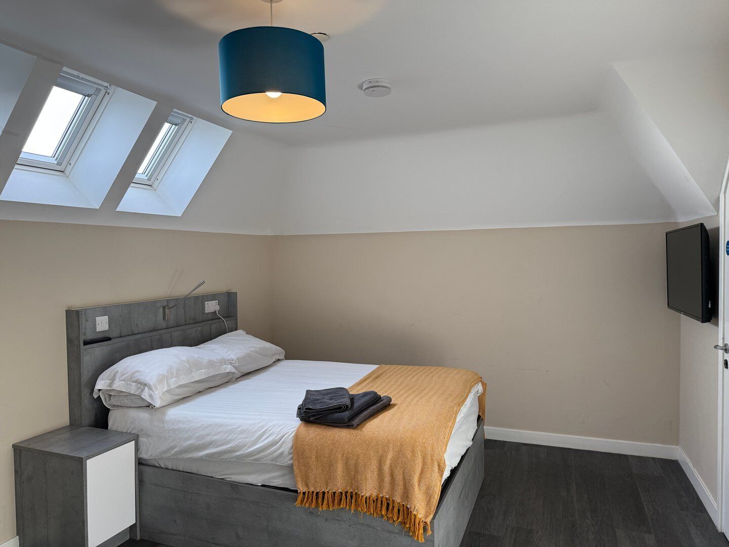 3 dormitorios, escritorio, tabla de planchar con plancha y Internet