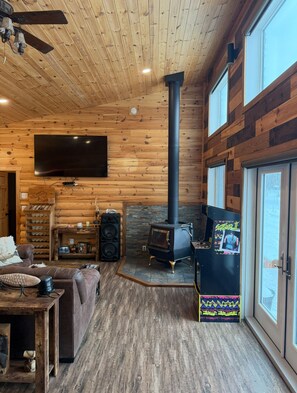 Interior - Adventure Awaits: Family Cottage on Dogtooth Lake by Rushing River Park-Kenora (Kenora)