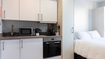 Iron/ironing board, Internet, bed sheets