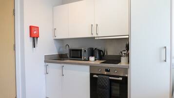 Fridge, microwave, oven, coffee/tea maker