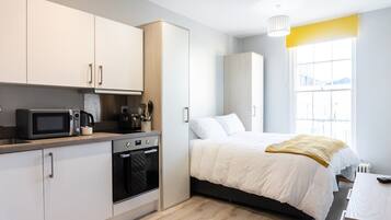 Iron/ironing board, Internet, bed sheets