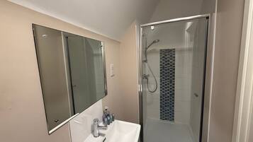 Dutxa, assecador de cabells i tovalloles