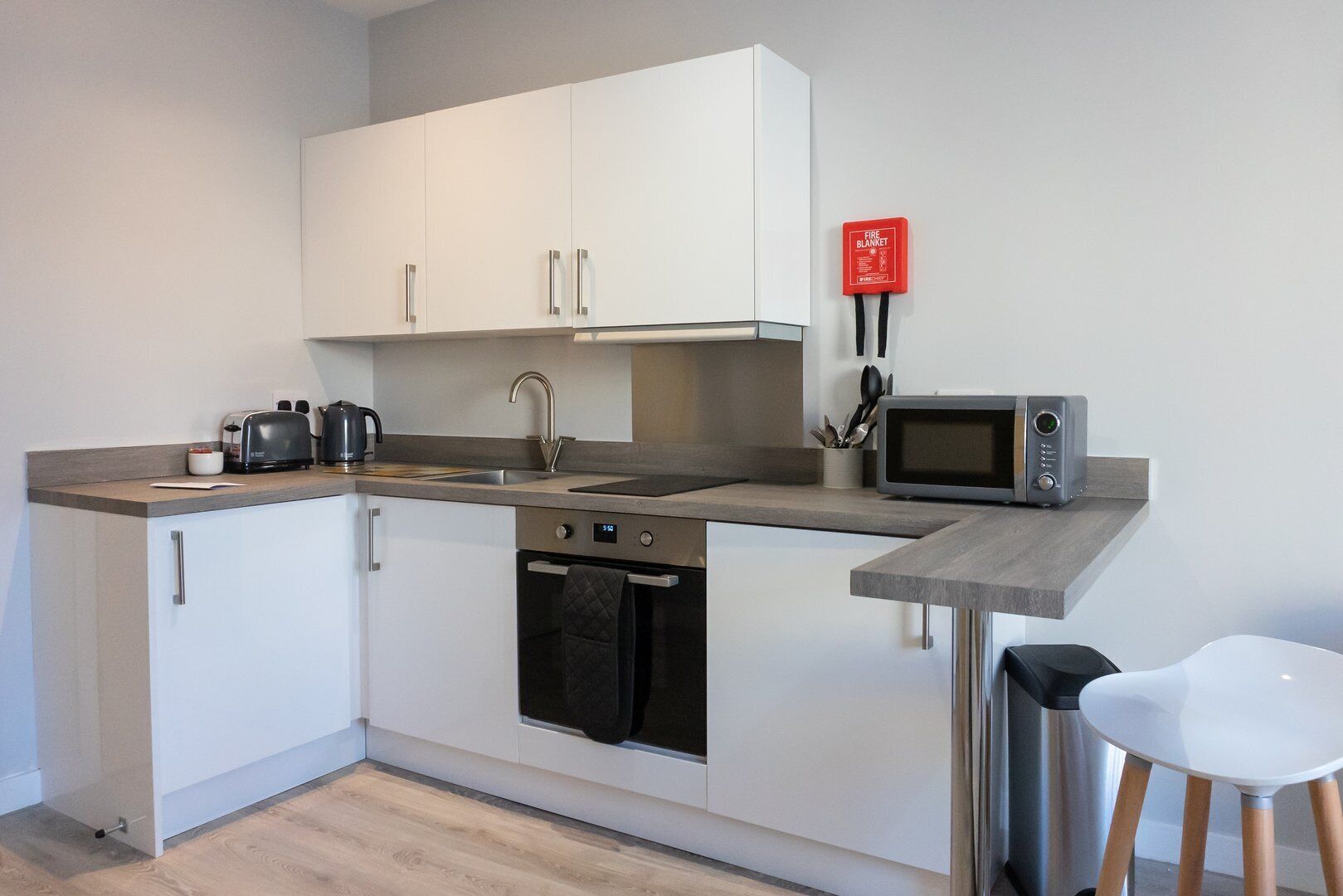 Fridge, microwave, oven, coffee/tea maker