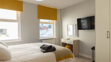 Iron/ironing board, internet, bed sheets