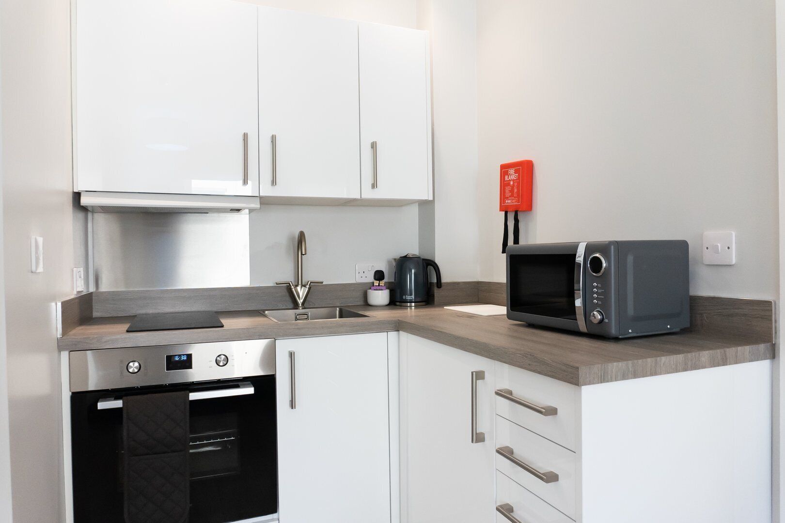 Fridge, microwave, oven, coffee/tea maker