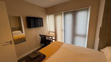 1 bedroom, desk, iron/ironing board, Internet
