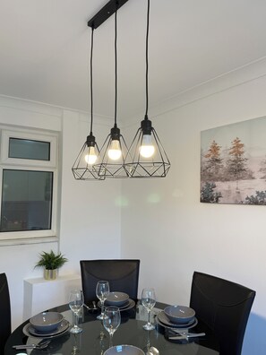 Dining - 3 BR Charming House For 5 - Long Stays Contractor Families Netflix Wifi Parking (Birmingham)