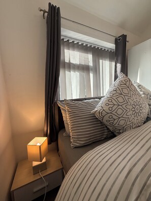 3 bedrooms, iron/ironing board, Internet, bed sheets - 3 BR Charming House For 5 - Long Stays Contractor Families Netflix Wifi Parking (Birmingham)