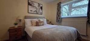 1 bedroom, iron/ironing board, free WiFi, bed sheets -  
Comfy 1 bed in the idyllic village of Hemingford Grey (Hemingford Grey)