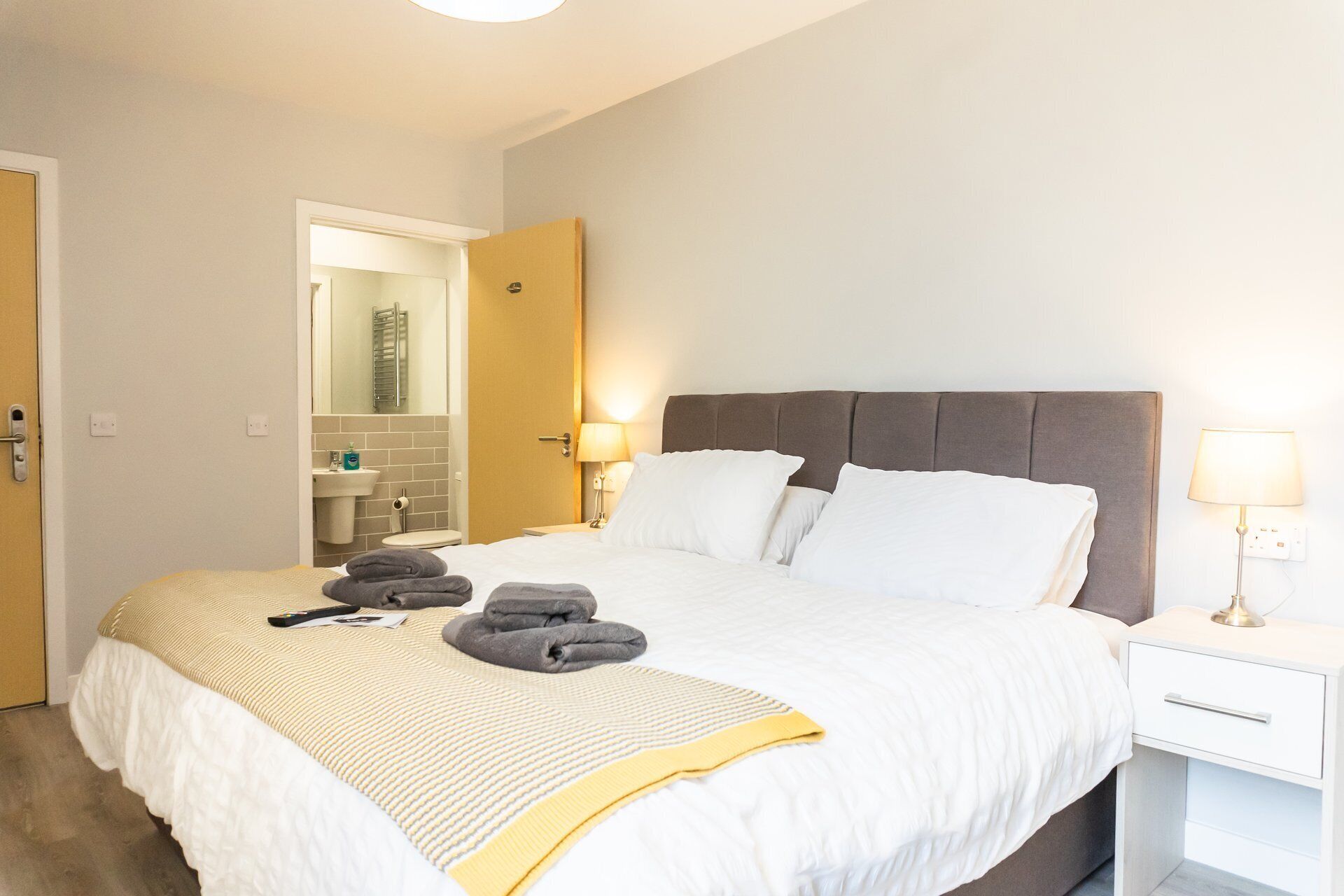 1 bedroom, iron/ironing board, internet, bed sheets