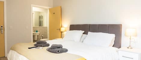 1 bedroom, iron/ironing board, internet, bed sheets