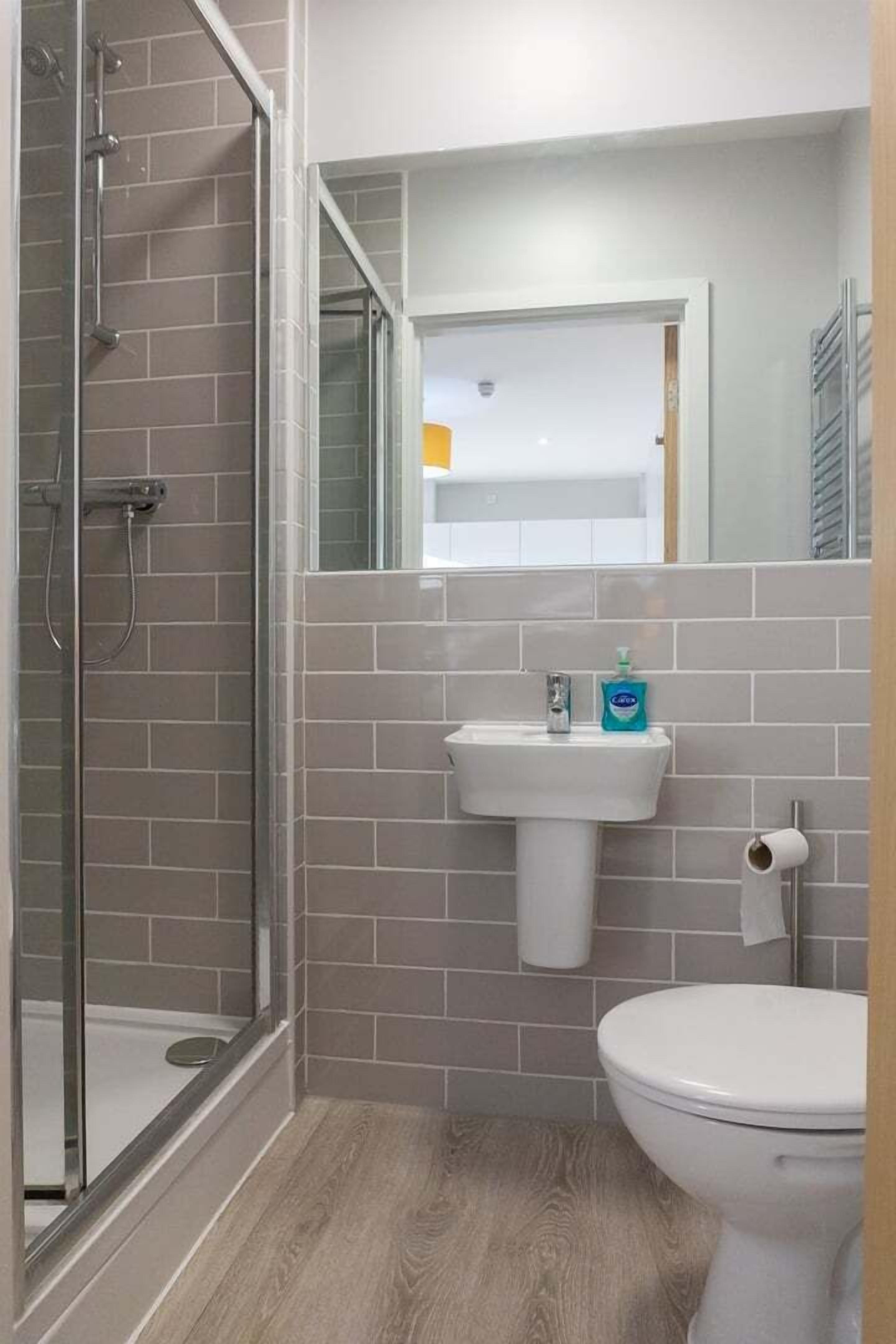 Shower, towels