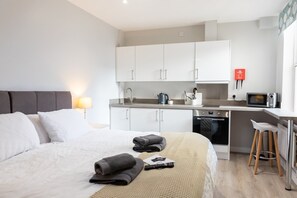 Unclassified image, 3 of 11, button - Chic Studio in Cheltenham (Cheltenham)