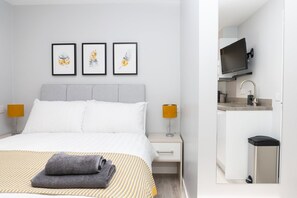 Unclassified image, 2 of 14, button - Chic Studio in Cheltenham (Cheltenham)