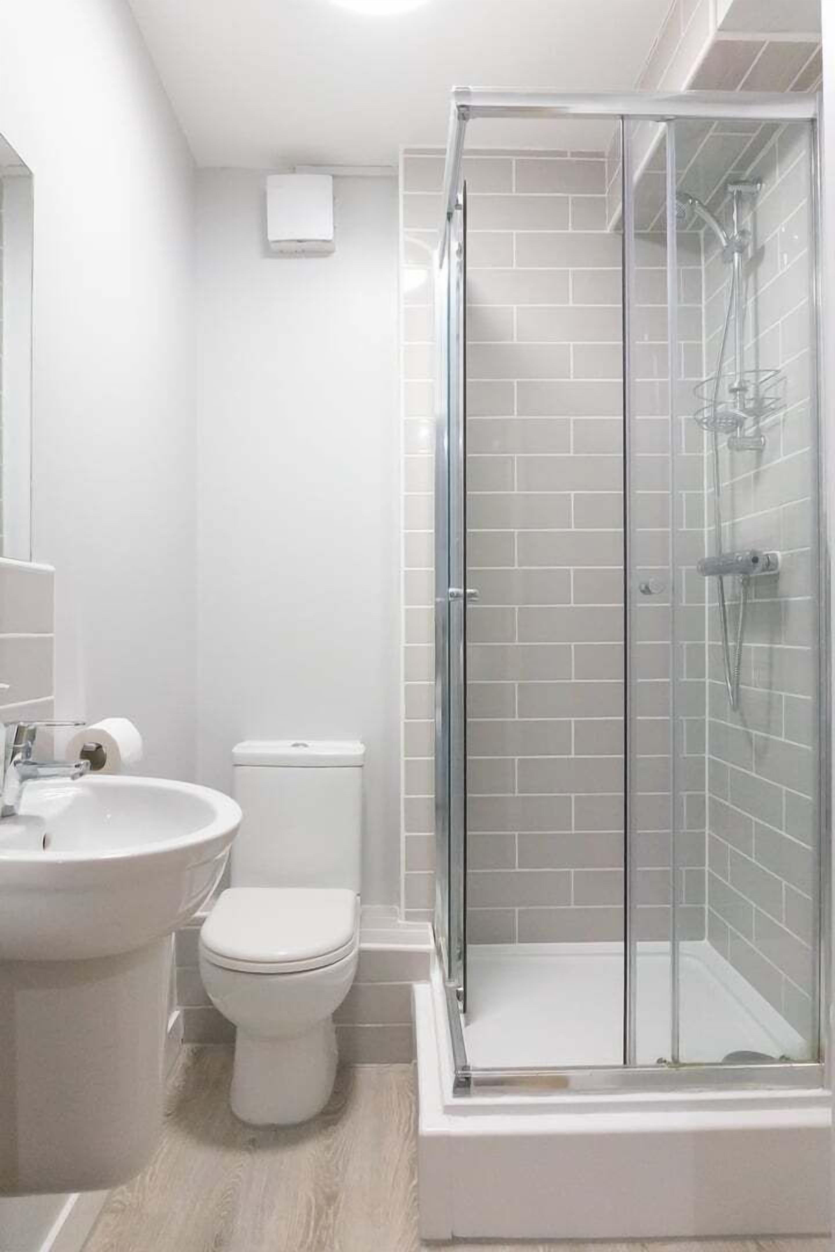 Douche, serviettes fournies