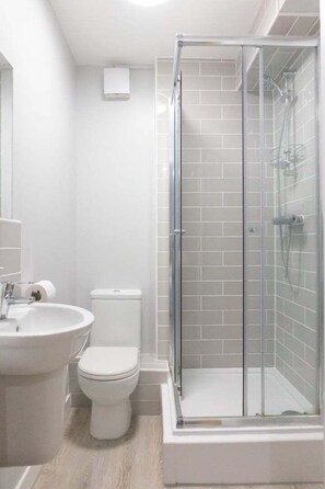 Unclassified image, 5 of 14, button - Chic Studio in Cheltenham (Cheltenham)