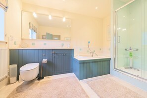 Shower, hair dryer - Jeeves Hideaway - sleeps 2 guests  in 1 bedroom (Old Hunstanton)