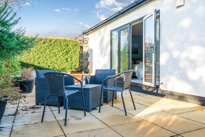 Terrace/patio - Jeeves Hideaway - sleeps 2 guests  in 1 bedroom (Old Hunstanton)