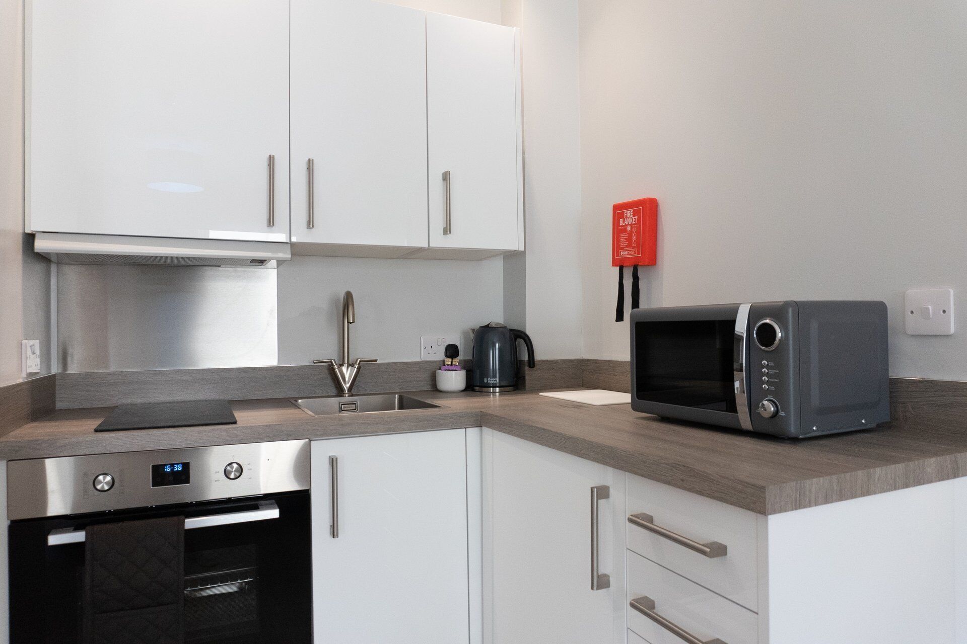 Fridge, microwave, oven, coffee/tea maker
